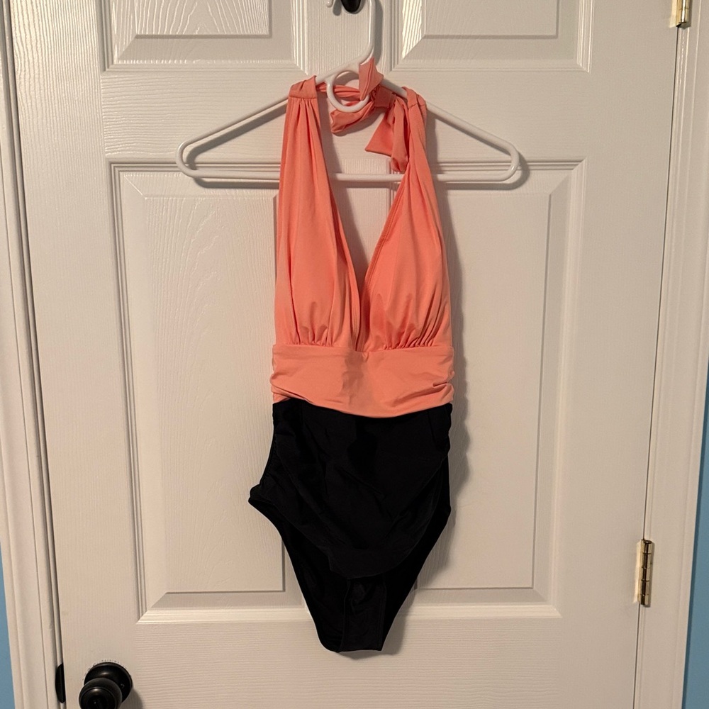 311 NWT Cupshe Peach & Black Halter One Piece Swimsuit Medium Chic Colorblock